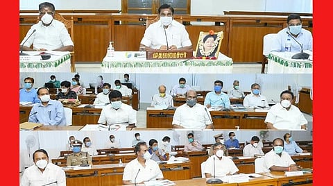 விவசாயிகளின் விளைபொருட்களைத் தடை செய்யக்கூடாது: மாவட்ட ஆட்சியர் கூட்டத்தில் முதல்வர் பழனிசாமி அறிவிப்பு
