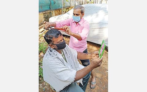 ஊரடங்கு காலத்தில் முடிவெட்டி உதவும் கோவை வழக்கறிஞர்