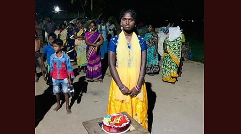 மாணவிக்குப் பிறந்த நாள் கொண்டாடிய தன்னார்வலர்கள்.