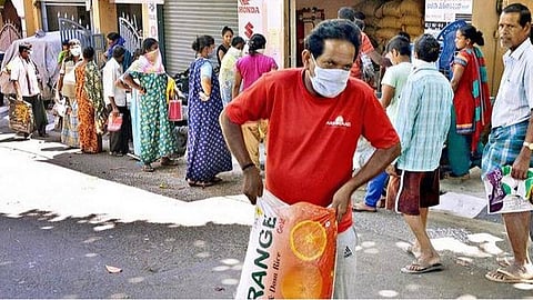 நுகர்பொருள் வாணிப கழக அதிகாரிகள் அலட்சியதால் சிவகங்கையில் ரேஷன் அரிசி விநியோகத்தில் குளறுபடி: குடும்ப அட்டைதாரர்கள் அலைக்கழிப்பு