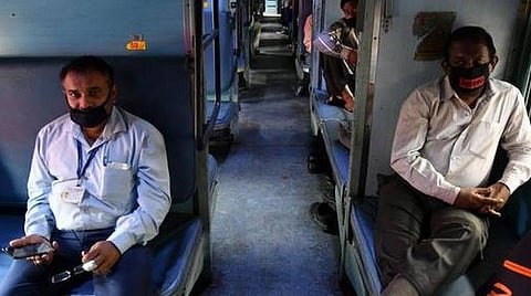 மே 12 முதல்  தேர்ந்தெடுக்கப்பட்ட தடங்களில் குறைந்த அளவில் பயணிகள் ரயில் இயக்கம்: ரயில்வே அறிவிப்பு 