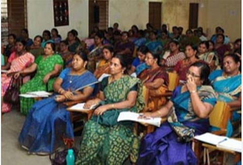 கல்லூரி ஆசிரியர்களின் ஓய்வு வயது 65 ஆக அதிகரிக்கப்படுமா?- தமிழ்நாடு அரசுக் கல்லூரி ஆசிரியர் கழகம் எதிர்பார்ப்பு