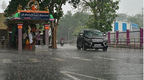 தூத்துக்குடியில் திடீர் மழை: கோடை வெப்பம் தணிந்ததால் மக்கள் மகிழ்ச்சி