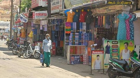 ஊரடங்கு தளர்வு அறிவிப்பை தொடர்ந்து தேநீர் கடை உட்பட 34 வகை கடைகள் தமிழகத்தில் திறப்பு- பொதுமக்களின் ஆர்வமின்மையால் விற்பனை மந்தம்