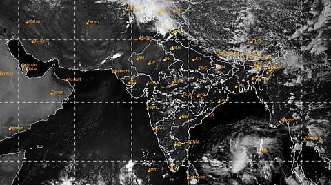 கடலோர, மேற்கு தொடர்ச்சி மலையை ஒட்டிய மாவட்டங்களில் மழை வாய்ப்பு; ஆழ்ந்த காற்றழுத்தத் தாழ்வு நிலை நீடிப்பு : வானிலை ஆய்வு மையம் தகவல்