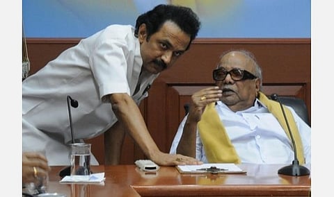 கருணாநிதியுடன் ஸ்டாலின் | கோப்புப் படம்.