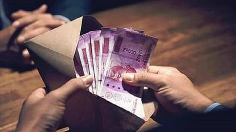 இந்து தமிழ் திசை செய்தி எதிரொலி: மதுரையிலுள்ள ஏழை தொழிலாளர்களுக்கு உதவ நிதியளித்த ஓய்வு பெற்ற பேராசிரியைகள்