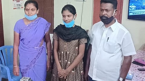 மகள் படிப்பிற்காக சேமித்து வைத்த ரூ.5 லட்சத்தில் உதவிய மனிதநேயத்திற்கு பிரதமர் மோடி பாராட்டு: மதுரை சலூன்கடைக்காரர் குடும்பம் நெகிழ்ச்சி