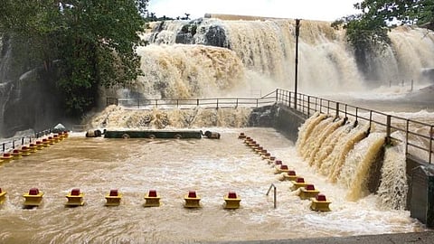 கேரளாவில் தென்மேற்கு பருவமழையால் குமரியில் கனமழை; சிற்றாறில் 80 மிமீ., பதிவு; திற்பரப்பு அருவியில் ஆர்ப்பரிக்கும் வெள்ளம்