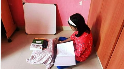 வகுப்பறைக்கு மாற்று இணையவழிக் கல்வியா? மாணவர்களுக்கு பார்வைக் குறைபாட்டை ஏற்படுத்துமா? 