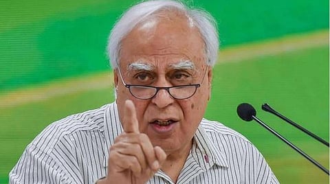 பிற கட்சி எம்எல்ஏக்களை கவரும் வைரஸை பரப்பி வருகிறது பாஜக- கபில் சிபல் குற்றச்சாட்டு