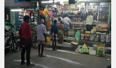 முகக்கவசம் அணியாமல் வரும் வாடிக்கையாளரை கடைக்குள் அனுமதிக்கக்கூடாது: அறிவுறுத்தல்களை வெளியிட்டது அரசு