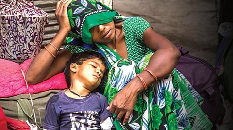 புலம்பெயர் தொழிலாளர்களின் துயரம் போக்க நான்கு திட்டங்கள்