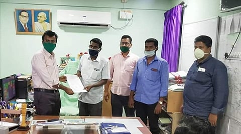 இறுதிக் காரியம் செய்ய அரசு அனுமதியைப் பெறும் பாப்புலர் ஃப்ரண்ட் ஆஃப் இந்தியா அமைப்பினர். 