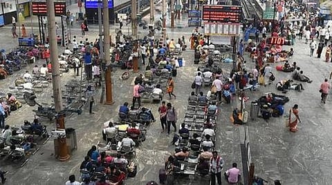 பயணிகளின் உடல் வெப்பத்தை துல்லியமாக கண்டறிய ரயில் நிலையங்களில் 2 அடுக்கு தெர்மல் கேமரா- படிப்படியாக அமல்படுத்த ரயில்வே திட்டம்