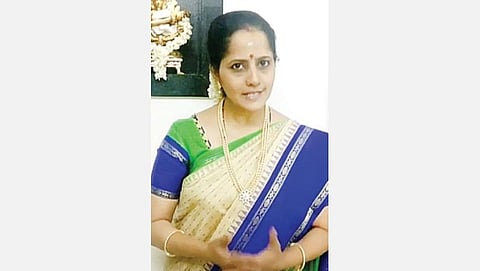 இப்போது என்ன செய்கிறேன்?: பாடலுடன் உதவியும் உண்டு