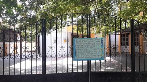 மூடப்பட்ட சுற்றுலாத்துறை அலுவலகம்.
