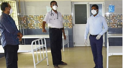 ராமநாதபுரம் அரசு மருத்துவமனையில் ஆய்வு மேற்கொண்ட ஆட்சியர் கொ.வீரராகவ ராவ்.