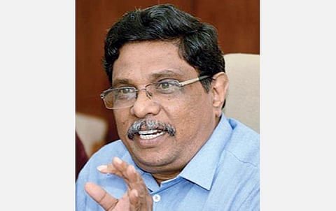 கரோனா பரவலை தடுக்க தீவிர நடவடிக்கை: மாவட்ட ஆட்சியர்களுக்கு தலைமைச் செயலர் கே.சண்முகம் உத்தரவு