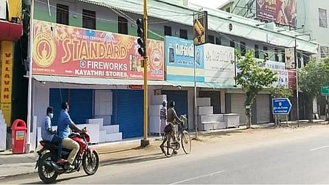 சாத்தான்குளம் சம்பவத்தை கண்டித்து தூத்துக்குடியில் இன்று முழு கடையடைப்பு போராட்டம்:  80 சதவீத கடைகள் அடைப்பு