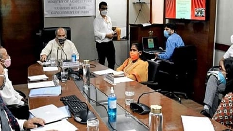 புலம் பெயர்ந்த தொழிலாளர்களுக்கு வேலைவாய்ப்பு வழங்கும் திட்டம்: இணையதளம் தொடக்கம்