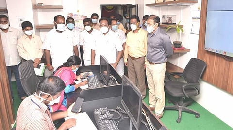 கரோனா தடுப்பு நிதியை கருவூலங்களில் எடுக்க ஆட்சியர்களுக்கு சிறப்பு அனுமதி:  அமைச்சர் ஆர்பி.உதயகுமார் தகவல்