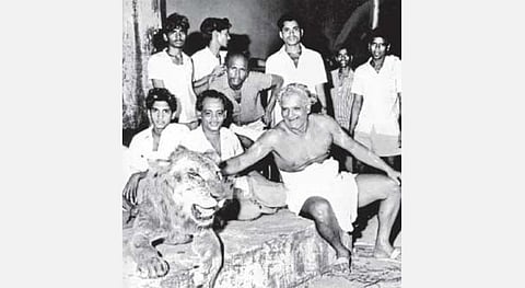 ‘முதலாளி’ என்று எம்ஜிஆர் அழைத்த சின்னப்பா தேவர்;  பூஜையின் போதே ரிலீஸ் தேதி; திட்டமிட்ட உழைப்பாளி! 