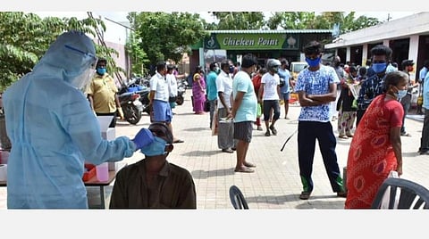 மாநகரில்  இன்று ஒரேநாளில் 1,268 பேருக்கு கரோனா தொற்றை கண்டறியும் பரிசோதனை : மாநகராட்சி சுகாதாரத்துறையினர் தீவிரம் 