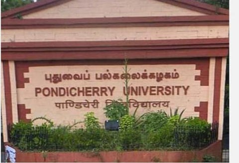 கல்லூரித் தேர்வுகளை ரத்து செய்த பிறகும் தேர்வுக் கட்டணம் கட்டாய வசூல்; தவிக்கும் புதுச்சேரி மாணவர்கள்