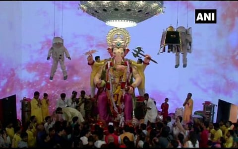மும்பையில் விநாயகர் ஊர்வலம் ரத்து: பணத்தை முதல்வர் கரோனா நிவாரண நிதிக்கு அனுப்ப முடிவு 