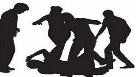 அமைச்சர் ஜி.பாஸ்கரன் ஊரில் திட்டப் பணியை ஆய்வு செய்த பொதுப்பணித்துறை அதிகாரி மீது தாக்குதல்: 5 பேர் மீது வழக்கு