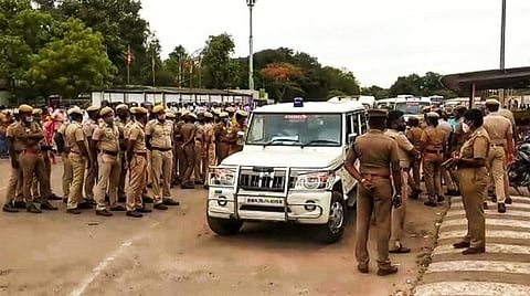 காவல்துறையினர் குவிப்பு.