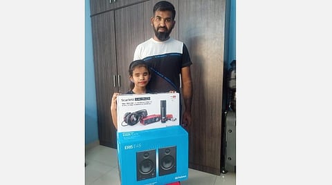 இணையத்தில் வைரலான சஹானாவின் பாடல்: 'கோப்ரா' படக்குழுவினர் பரிசு
