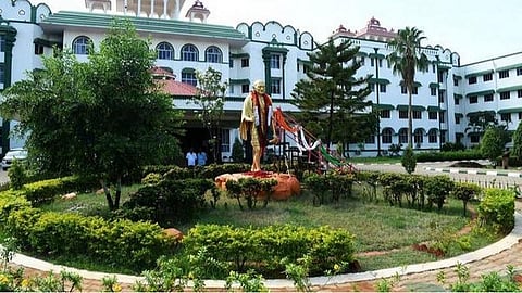 மகப்பேறு விடுமுறையை பணிக்காலமாக கருதி பதவி உயர்வு வழங்க வேண்டும்: உயர் நீதிமன்றம் உத்தரவு