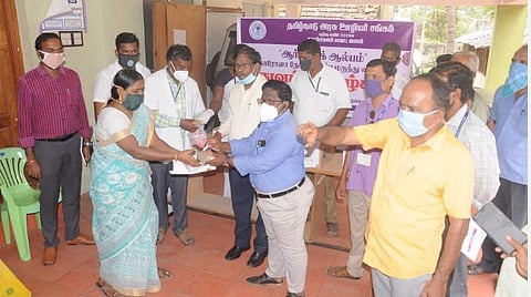 நாகை மாவட்ட அரசு ஊழியர்களுக்கு  ‘ஆர்சனிகம் ஆல்பம் 30’ மாத்திரைகள்