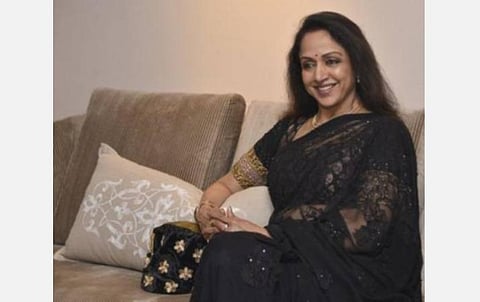 எனக்கு எதுவும் ஆகவில்லை - உடல்நலம் குறித்த வதந்திகளுக்கு ஹேமமாலினி மறுப்பு