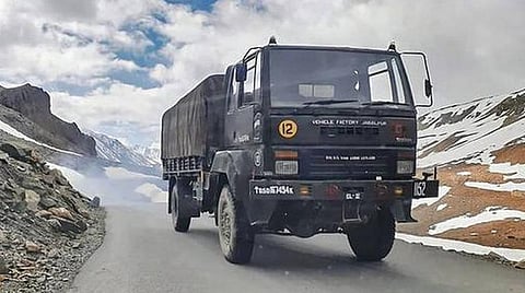 ஜூலை 11, 2020: ராணுவ வாகனம் லடாக் நோக்கிச் செல்லும் காட்சி. | பிடிஐ