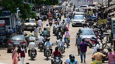 மதுரையில் முடிவுக்கு வந்த முழு ஊரடங்கு: கரோனா பரவலால் தொடரும் கட்டுப்பாடுகள்