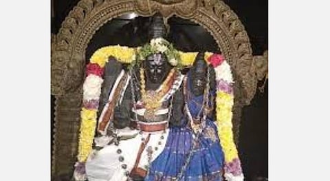 வெள்ளிக்காப்பு பிரார்த்தனை; ஏலக்காய், ஜாதிக்காய், கிராம்புப் பொடி பிரசாதம்! 