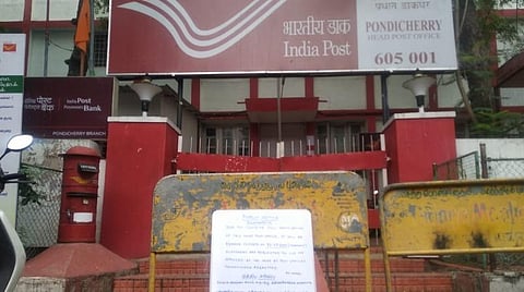 மூடப்பட்ட தலைமை தபால் நிலையம்.