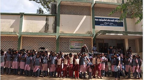 தலைமையாசிரியரே இல்லை; 100 சதவீதத் தேர்ச்சி!- தடைகளைத் தாண்டி வென்ற பர்கூர் பழங்குடியினர் பள்ளி