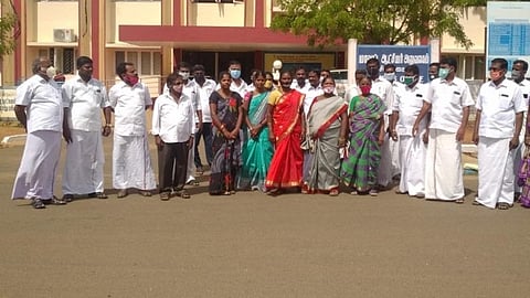 ஊராட்சி செயலர்கள் ஒத்துழைப்பு இல்லை: சிவகங்கையில் ஊராட்சித் தலைவர்கள் ஆட்சியரிடம் அதிருப்தி