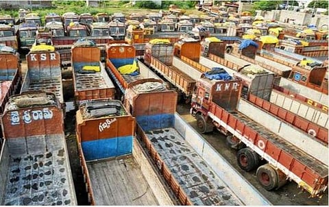 டீசல் விலை உயர்வை கண்டித்து 5,000 லாரிகள் வேலைநிறுத்தம்