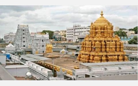 சர்வ தரிசனம் ரத்து செய்யப்பட்டதால் ஏழுமலையான் கோயிலில் பக்தர்கள் கூட்டம் குறைந்தது