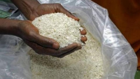 கோழித் தீவனமாக விற்பனையாகும் ரேஷன் அரிசி: கடத்தல் மையமாக மாறிய காரைக்குடி