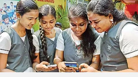 பிளஸ் 2 மதிப்பெண் பட்டியல்: பிள்ளைகளை பள்ளிக்கு அனுப்பும் பெற்றோர் கவனிக்க வேண்டிய பாதுகாப்பு அம்சங்கள்