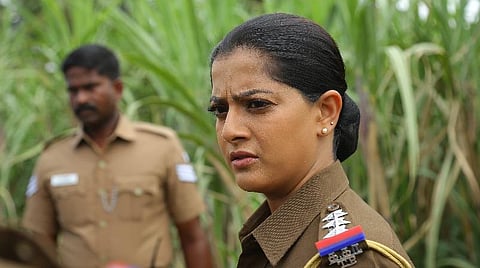 'மக்கள் செல்வி' எனப் போடச் சொல்லி வற்புறுத்துகிறேனா? - வரலட்சுமி பதில்