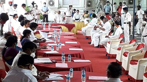 மரத்தடியில் பந்தல் அமைத்து முதல்முறையாக நடைபெற்ற புதுச்சேரி பேரவை நிகழ்வுகள்