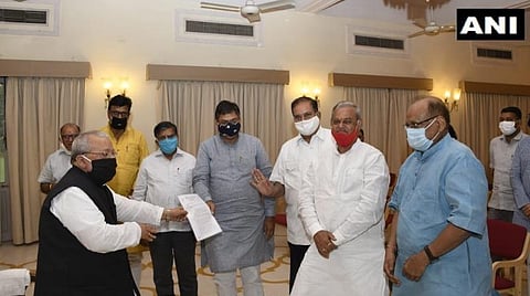 அசோக் கெலோட் மீது நடவடிக்கை தேவை: ஆளுநரை சந்தித்து பாஜக மனு
