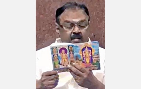 கந்த சஷ்டி கவசம் படித்தார் விஜயகாந்த்: சமூக வலைதளத்தில் வீடியோ வெளியீடு